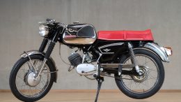 100 Jahre Zündapp - das Jubiläum begeht die Bremen Classic Motorshow 2017 mit der Sonderschau "Vom Jedermann zum Weltmeister". Zu den rund 20 Exponaten gehört auch die KS 50 Super Sport, Zündapps Verkaufsschlager der 1960er- und 1970er Jahre. Foto: Ingo Wagner